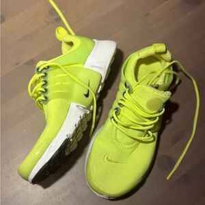 PRESTO Nike Women's neon green  5Y